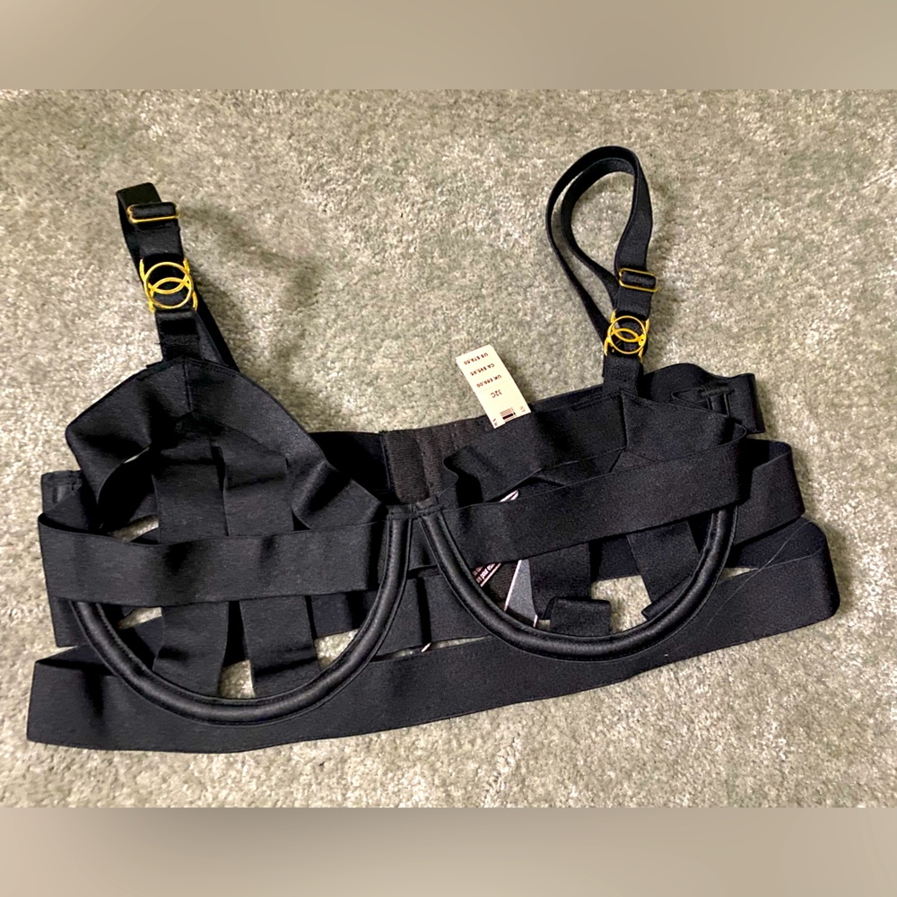 Brand new Victoria’s secret black bandage bra 32C